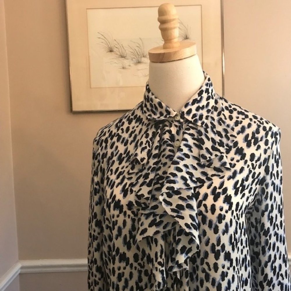 Banana Republic Blue/Black Animal Print Ruffled Front - Size M - Picture 7 of 7